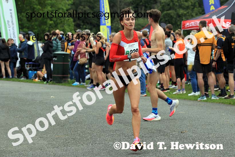 Senior womens Northern 4 Stage Relay, 2023 Northern 6 and 4 Stage Relays and Youngsters, Birkenhead Park, Wirral.  Photo: David T. Hewitson/Sports for All Pics